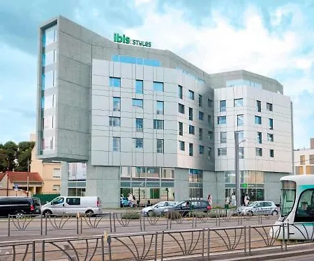 Hotel Ibis Styles Paris La Défense 3*