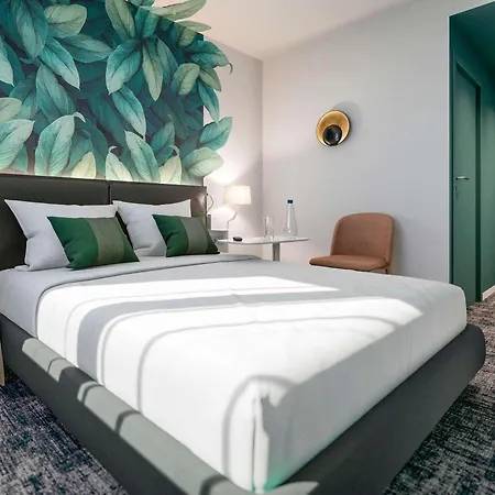 Hotel Ibis Styles Paris La Défense 3*